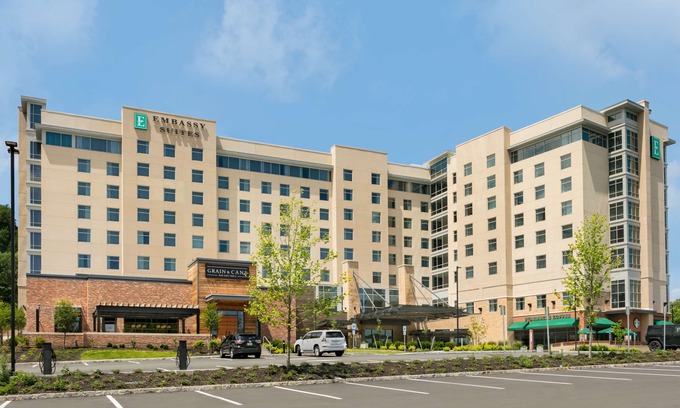 Berkeley Heights Hotel | Embassy Suites by Hilton Berkeley Heights
