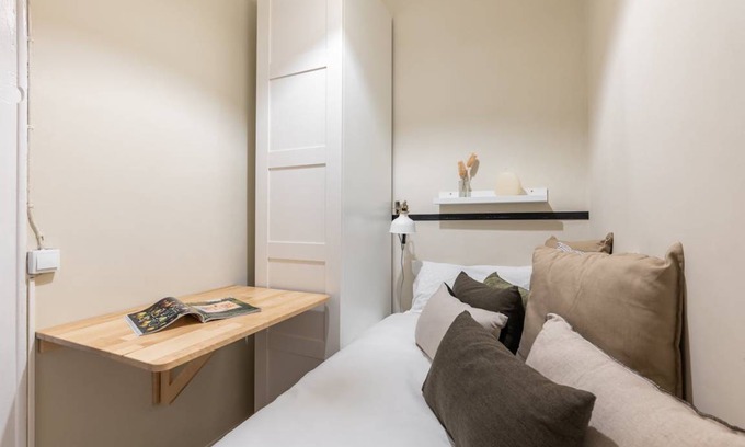 Esquerra de l'Eixample Resort | 115 m² Private room ∙ 1 bedroom ∙ 1 guest