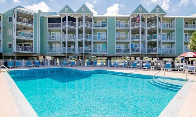 Orange Beach East Condo | Fall Getaway awaits at Jubilee Landing-boat friendly-beautiful views
