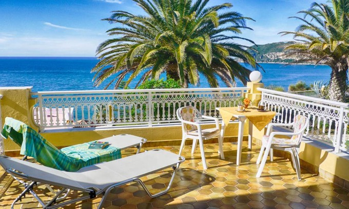 Agios Georgios Pagon Apartment | Flora Beach Studio 5 - mit wunderschönen Meerblick nur 50m vom schönen Sandstrand entfernt