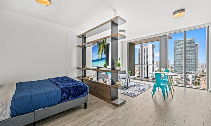 Downtown Miami Apartment | Full Access to Amenities with private unit
