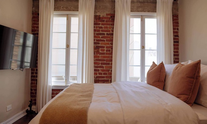 Hollywood Apartment | Furnished Bachelor in Hollywood