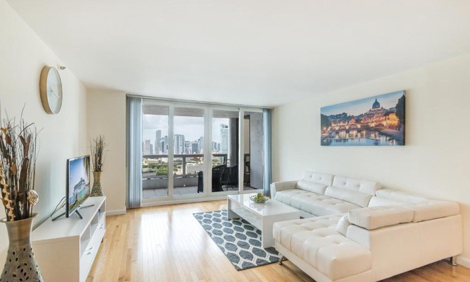 Downtown Miami Apartment | Glamorous 3 Bedroom With a Balcony View