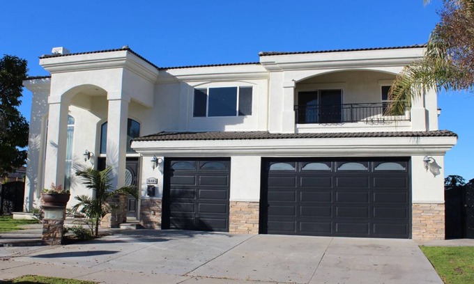 Fountain Valley House | Gorgeous 6 Bedroom House - Disneyland & Little Saigon
