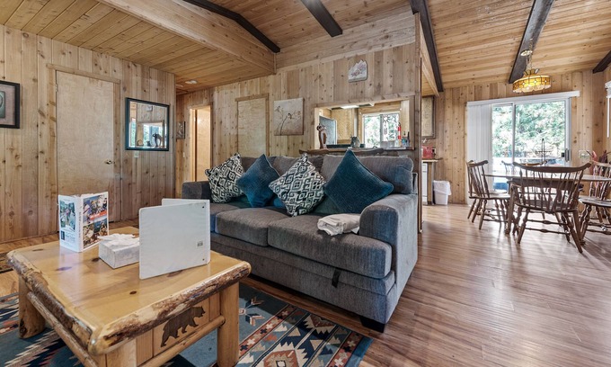 Sugarloaf House | Granny's Love Shack - Close to Hiking Trails, Fireplace, Deck, Barbecue