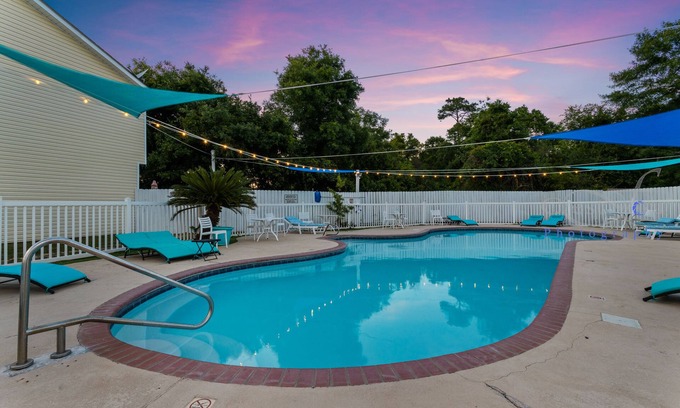 Gulfport House | Green Beach House,Sleep 8, Swimming Pool, Gated,Casinos