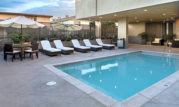 Hollywood Hotel | Hampton Inn & Suites Los Angeles/Hollywood