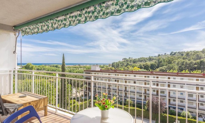 Santa Susanna Apartment | HomeHolidaysRentals Regard