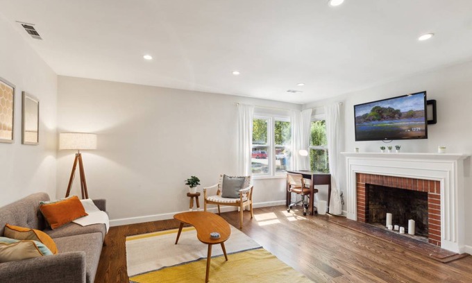 North Central House | House ∙ 2 bedrooms ∙ 4 guests