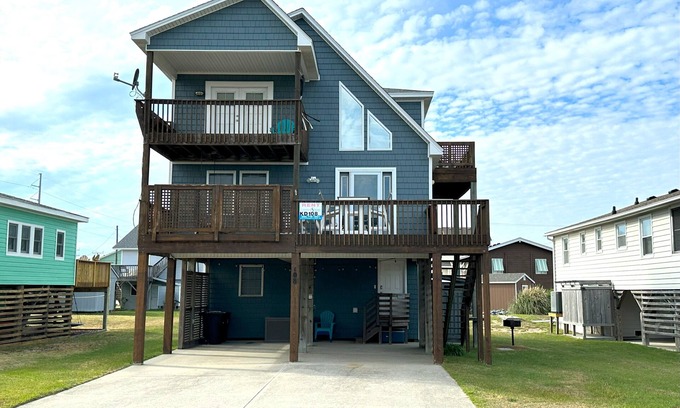 Colington House | KD108- Near the Beach- 4 BRs, Just a Short Stroll to the Beach, Dog Friendly!