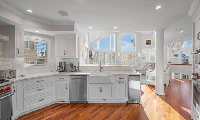 Avalon House | Located in the beautiful south end of Avalon