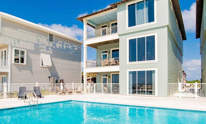 Orange Beach House | Luxury home w. breathtaking Gulf views directly on beach