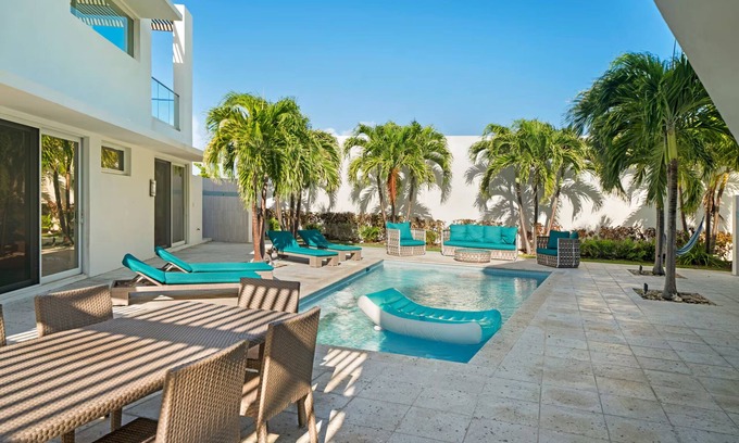 Jimmy Hill Villa | Luxury Pool Villa Steps Away From the Beach with Stunning Ocean Views