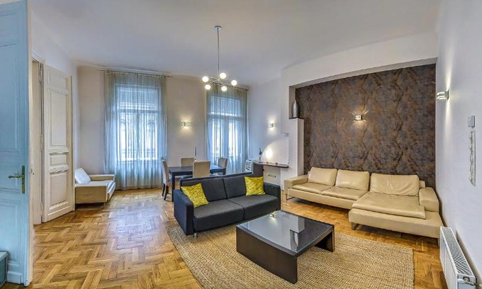 Inner City Budapest Apartment | Modern Beauty at Váci