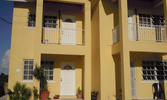 Nassau House | Newly Renovated. Less than 5 minutes walk to the Beach! Free Hi Speed WiFi!