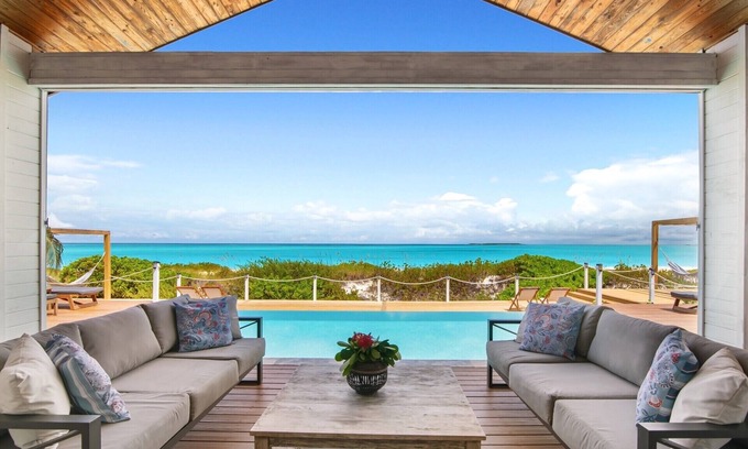 Jimmy Hill House | Oceanfront 5BR Luxury Villa with Heated Infinity Pool Hammocks and Ocean Bar