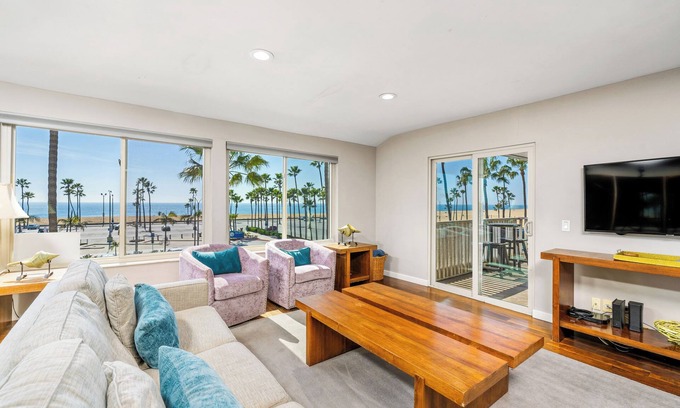 Balboa Peninsula Condo | Oceanfront condo with panoramic ocean views