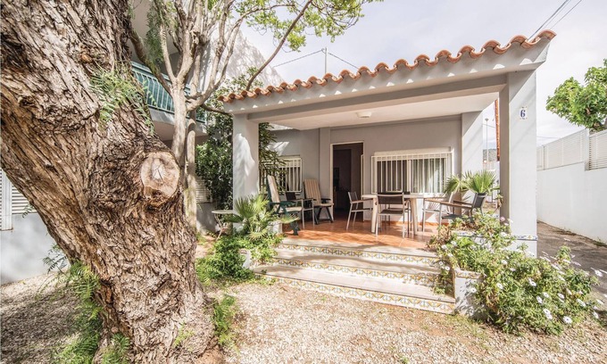 Benicassim House | Only 500 meters from the beach, in a very quiet residential area in Benicássim, Valencia, you will f