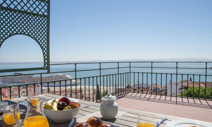 Santa Maria Maior Apartment | Penthouse Terrace 360º Lisbon View by LovelyStay
