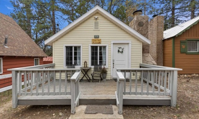Sugarloaf Cabin | Pet-Friendly Woodland Escape - Sugar Pine Hollow