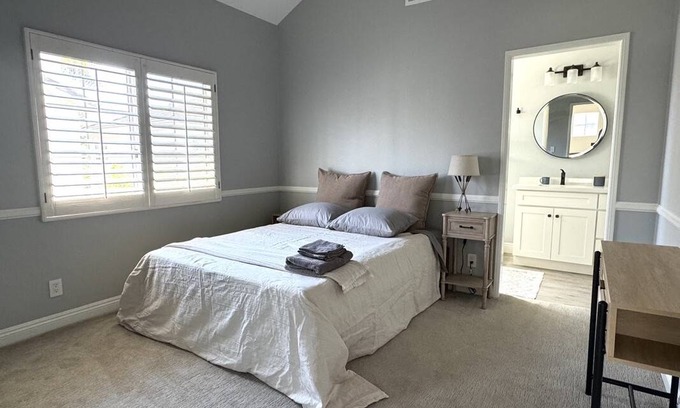East Side Costa Mesa Resort | Private room ∙ 1 guest