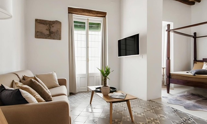 Jerez de la Frontera Old Town Apartment | *renovated apartment with patio