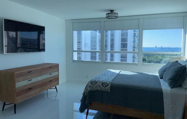 Mid Beach House | Renovated Romantic Suite with beach access and free parking