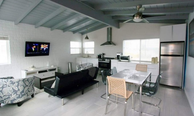 Santa Ana Heights Apartment | Seashore Up · Whitewater view Luxury condo
