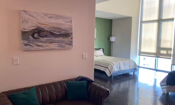 Hollywood Apartment | Spacious and Stylish Apt