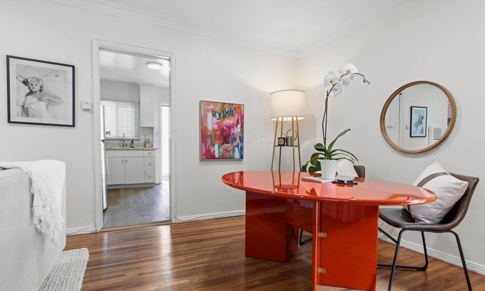 Hollywood Hills West Apartment | Stylish Sunset Stay! Steps away from Sunset Strip!