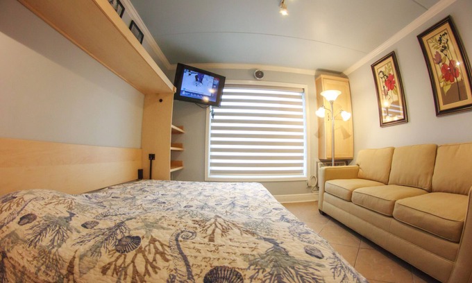 Orange Beach Apartment | Sugar Beach Barefoot Walk to Beach-Tempurpedic Queen-WiFi-CBL-Coffeemaker