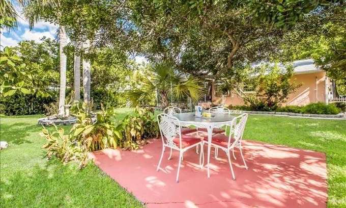 Bradenton Beach House | Sunnyside Up home