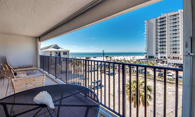 Fort Myers Beach Condo | Surf Song #4G - Beautiful condominium with Pool and Beach Access!