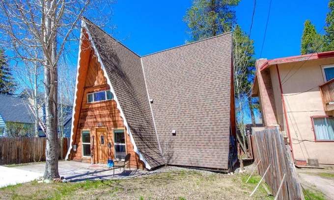 South Lake Tahoe House | Tahoe Chalet by Lake Tahoe Accommodations