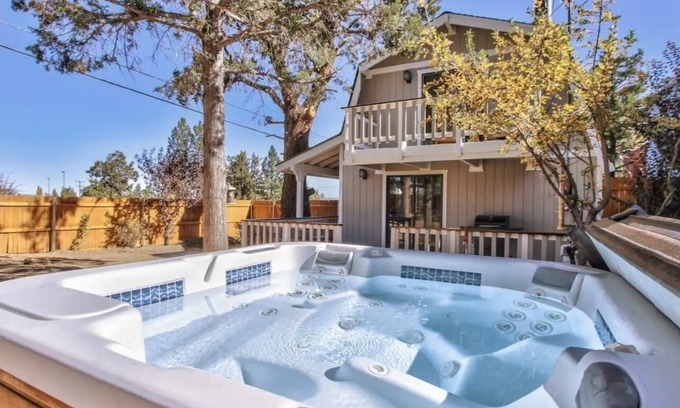Sugarloaf Cabin | The Raccoon Retreat + Firepit + Spa + BBQ