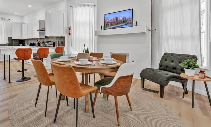 Lakeview Apartment | Trendy Two-Level Apartment