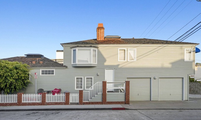 Balboa Island House | Upper Unit of a duplex with great Views!