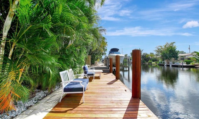 Wilton Manors House | Wilton on the water courtyard and Heated Pool