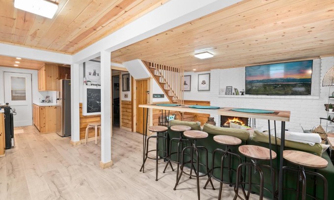 Sugarloaf House | Yoda Maple Cabin