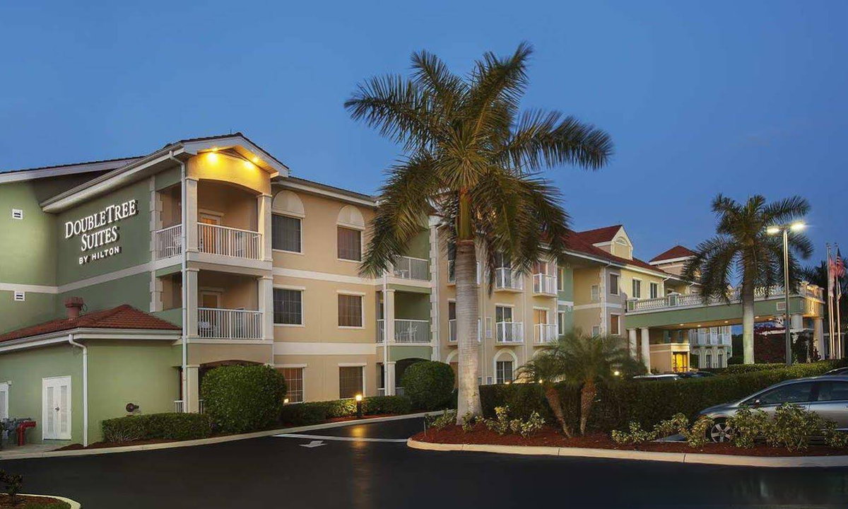 North Naples Hotel | DoubleTree Suites by Hilton Naples