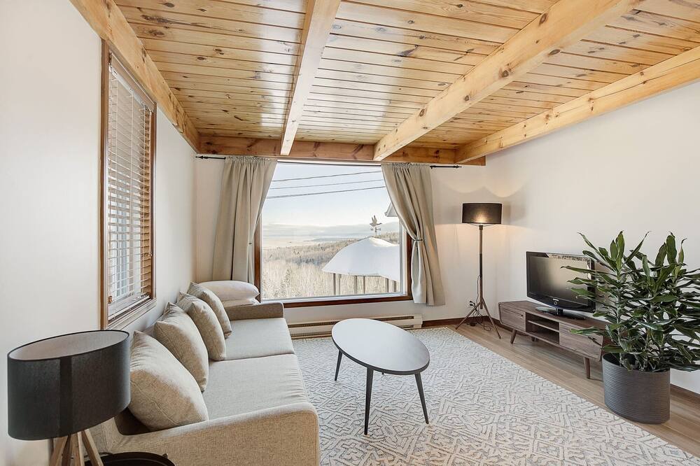 Baie-St-Paul Apartment | Cute Apt with Views with Fireplace, 10 min Massif