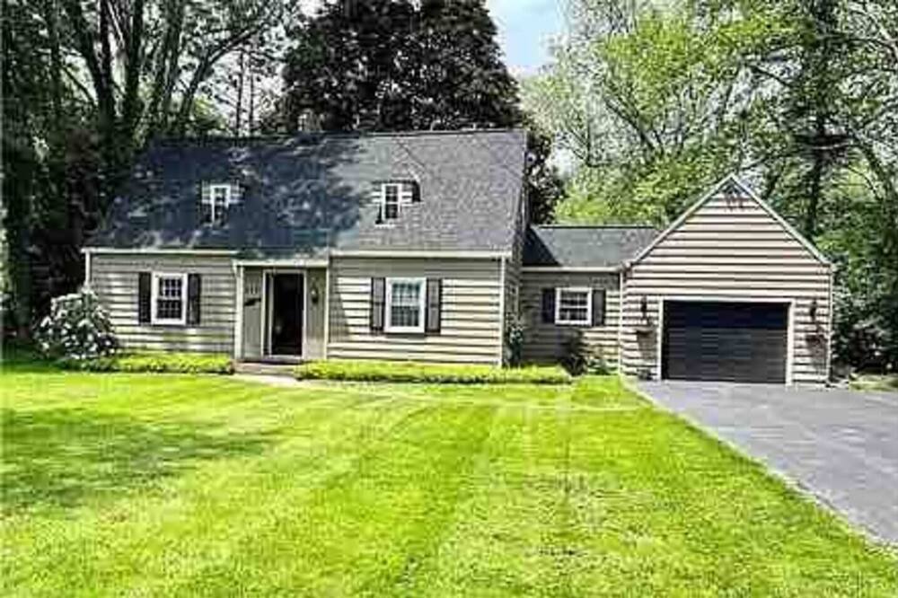 Dunkirk House | Lovely 3 BR Cape Cod House Near Beach