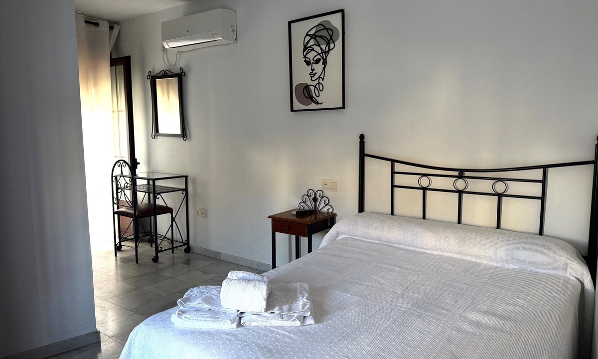 La Catedral Hostel | Hostal Almanzor