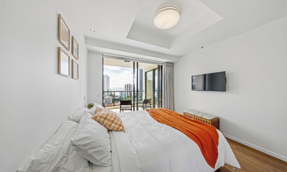 Surfers Paradise Apartment | Skyline & Ocean View Retreat - GC 1303