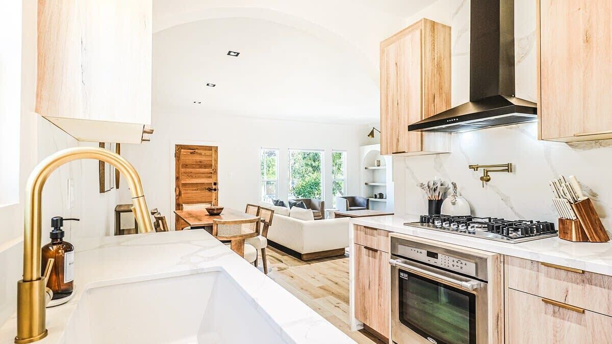 Mid City House | LA Retreat: Stylish 3BR Villa