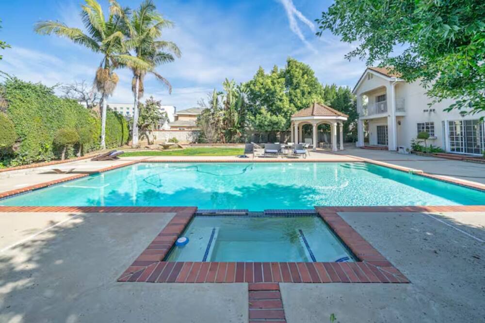 Monterey Park House | Pool/BBQ Grill/Hot Tub/Karaoke/Billards & Jacuzzi