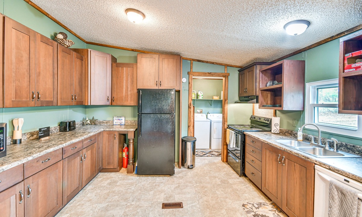Union Springs House | Rustic Union Springs Home w/ Gas Grill + Deck!