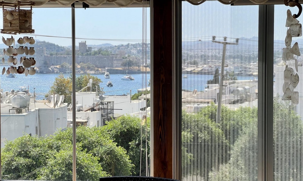 Bodrum City Center Apartment | House Close to Beach with a Sea View in Bodrum