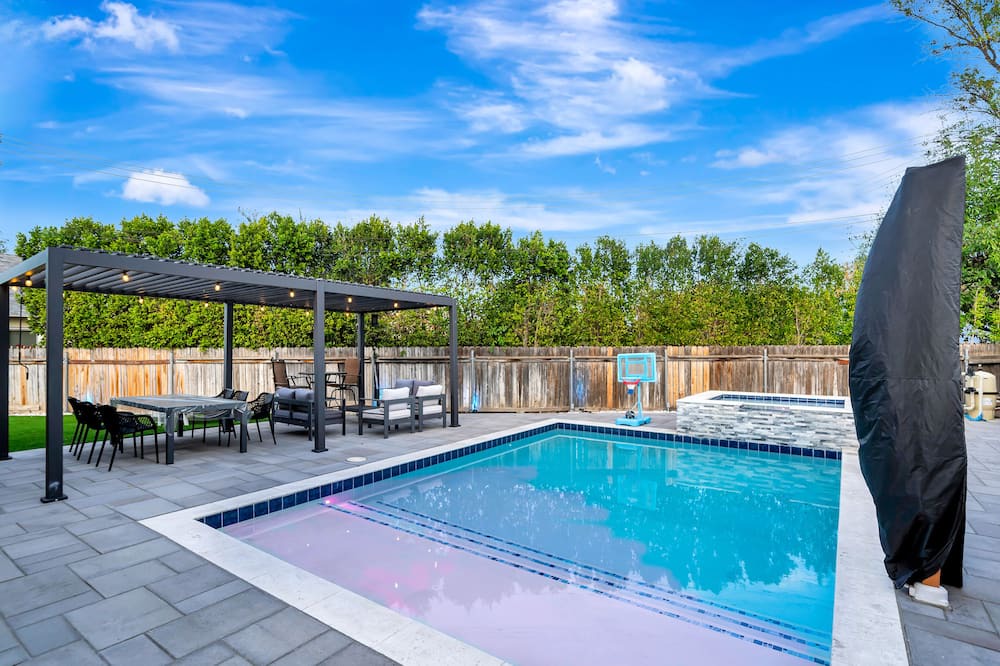 Warner Center House | NEW! Luxury Villa With Pool, Spa, Trampoline & Swings!