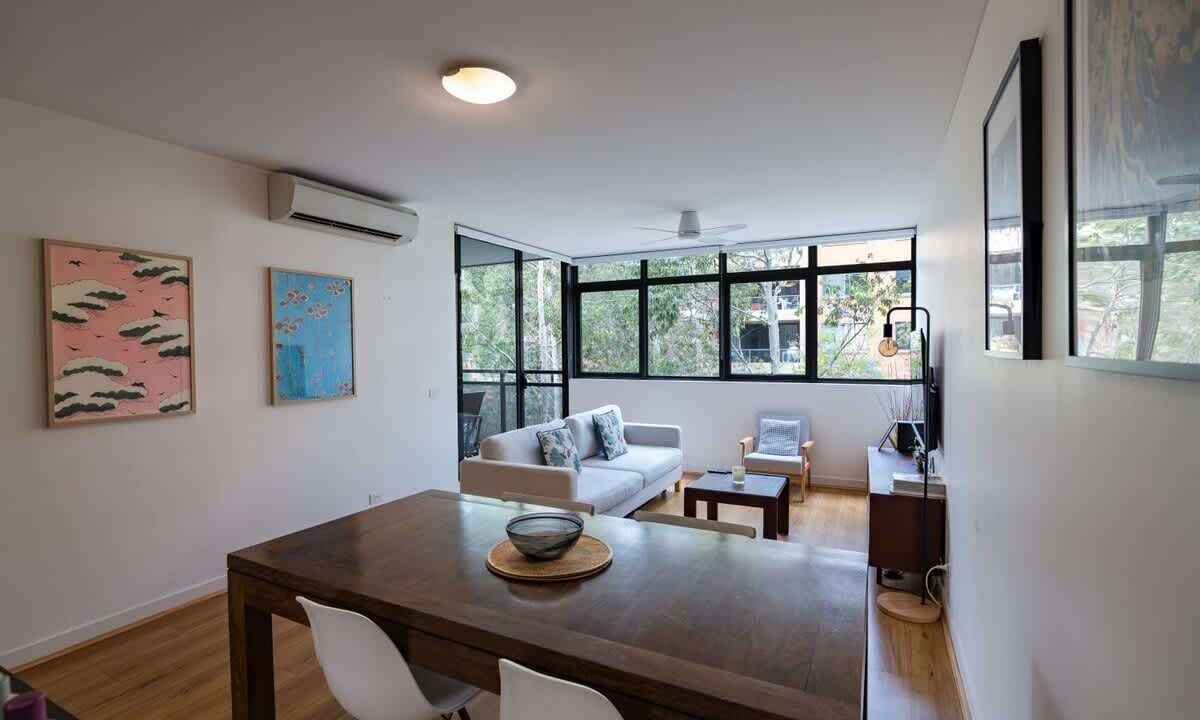 Erskineville Apartment | Treetops Erskineville Apartment w Parking & Aircon